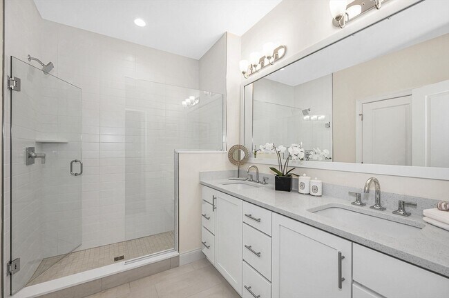 Building Photo - 12 Hope Ln