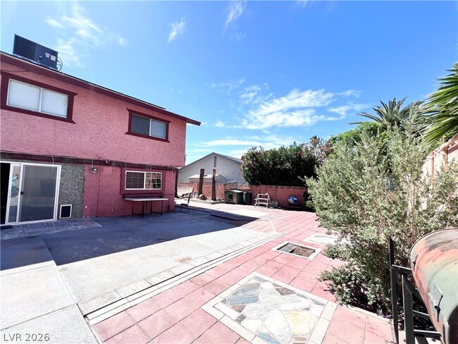 Building Photo - 5009 Mesa View Dr