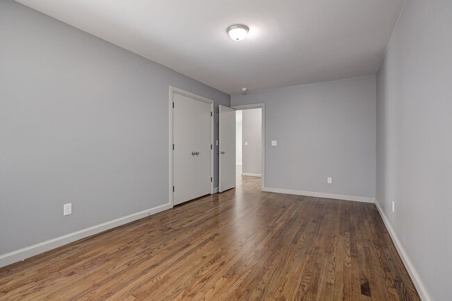 Building Photo - 1219 Leslie Ln