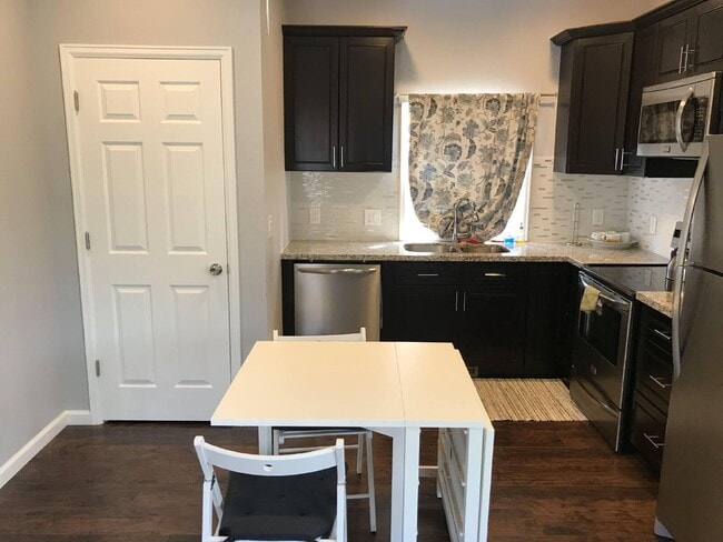 Building Photo - 1652 N Gaylord St