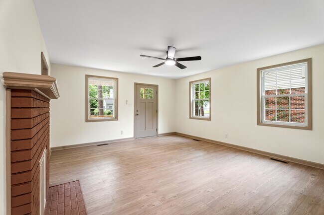 Building Photo - 404 S Audubon Ave