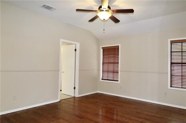 Building Photo - 201 Norwood St W