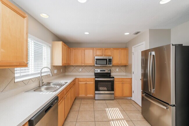 Building Photo - 9243 Wellstone Dr