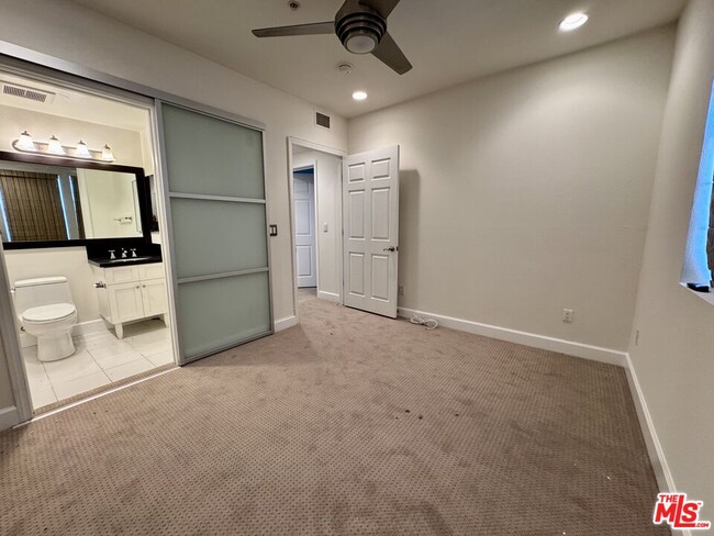 Building Photo - 6038 Carlton Way
