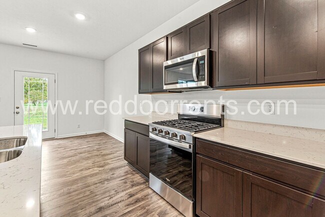 Building Photo - ? Move In Now and Get 6 Months of the Resi...