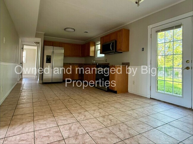 Building Photo - Beautiful 4 bedroom 2 bathroom home