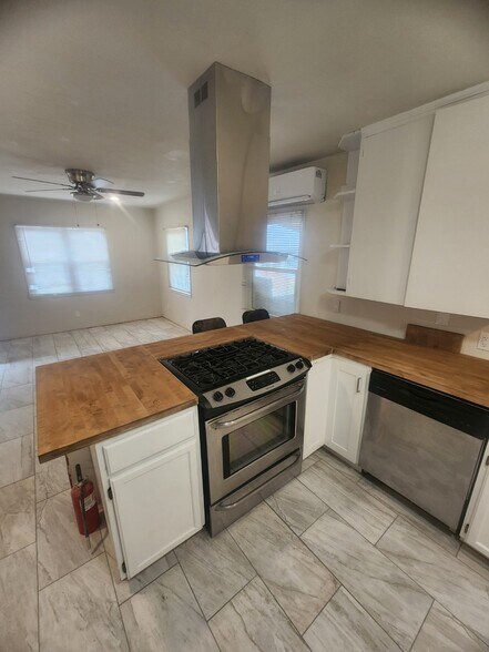 Building Photo - 908 Park Hill Dr