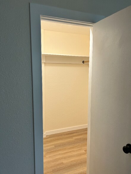 Building Photo - 4224 Roma Ave NE