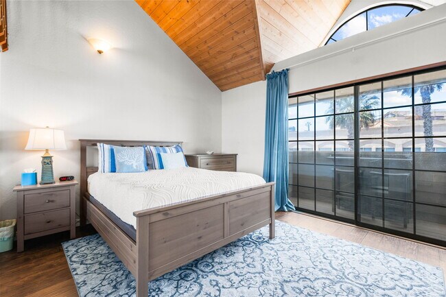 Building Photo - 727 Seacoast Dr
