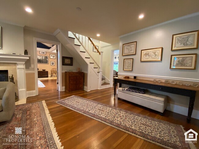 Building Photo - Stunning Furnished Eastside Home