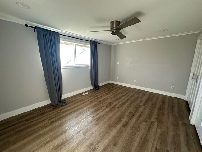 Building Photo - Orem Duplex - Upstairs