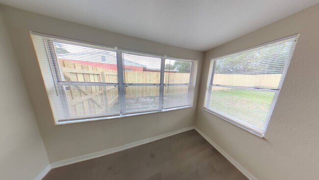 Building Photo - 1620 Guinyard Way