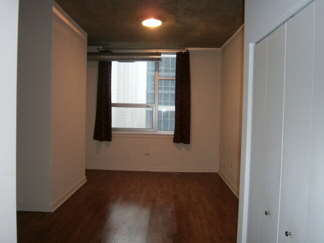 Building Photo - 1305 S Michigan Ave