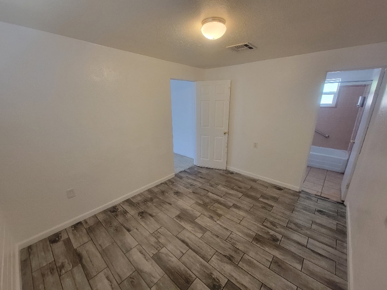 Building Photo - 2860 N Alvernon Way