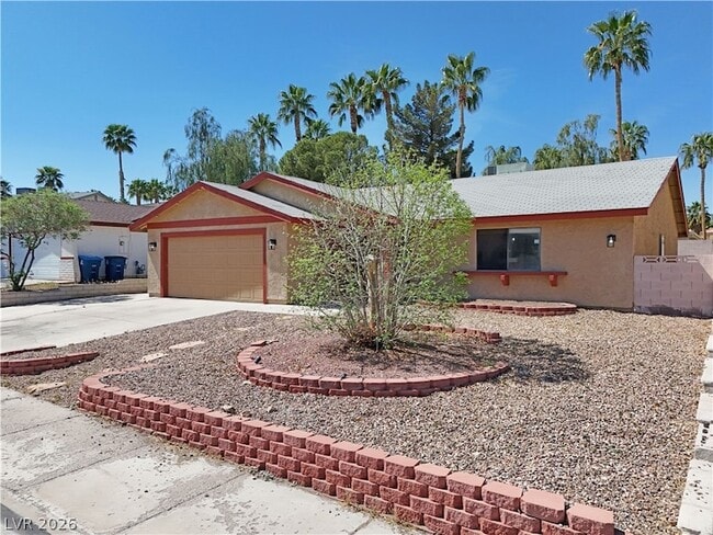 Building Photo - 2414 La Casa Dr