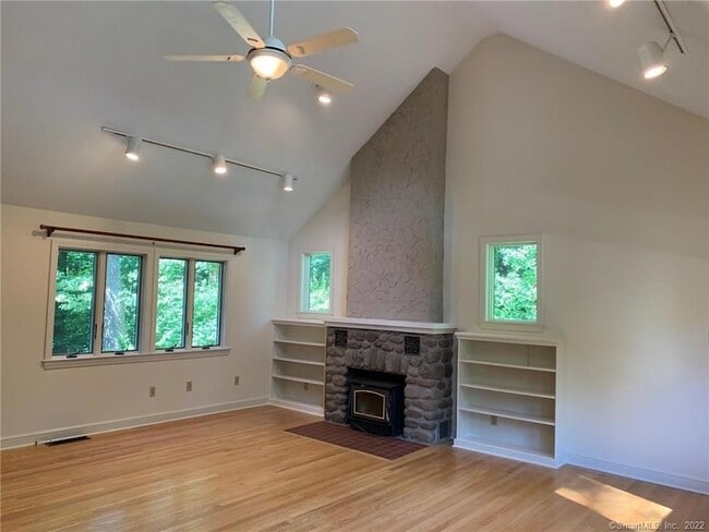 Building Photo - 135 Oregon Rd