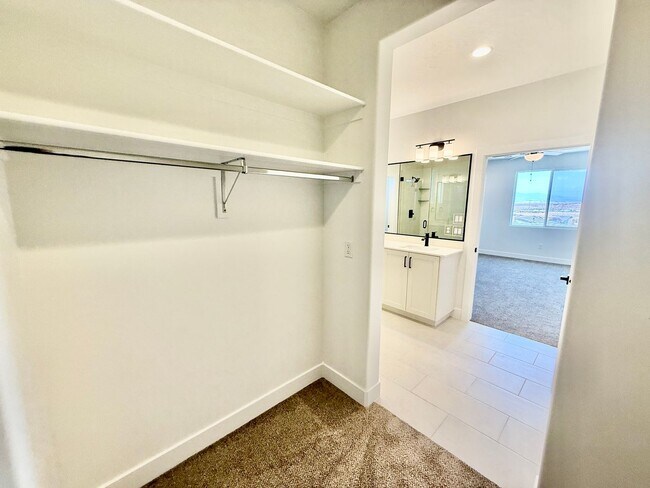Building Photo - BRAND NEW Four Bedroom Townhome in Desert ...