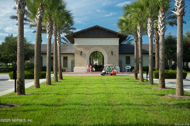 Building Photo - 405 Crestview Dr
