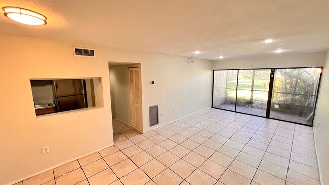 Building Photo - 1/1 Ready for Move In! Heart of Orlando Gated Community with Amenities!