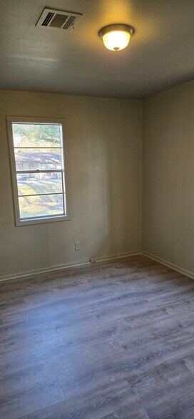 Building Photo - 1610 S 10th St