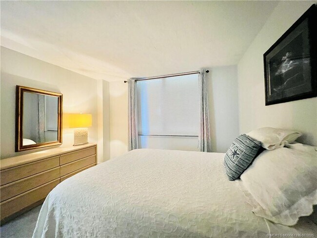 Building Photo - 10680 S Ocean Dr