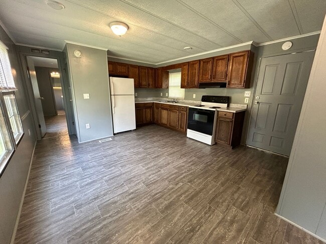 Building Photo - Newly Remodeled 2b/2b in East Asheville