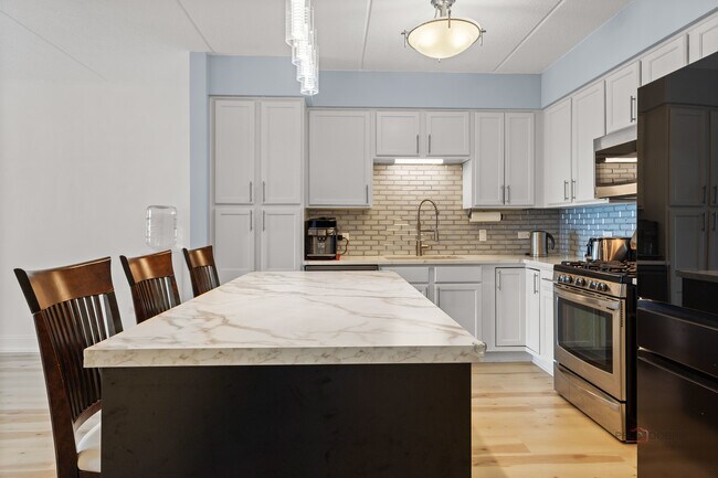 Building Photo - 8727 W Bryn Mawr Ave