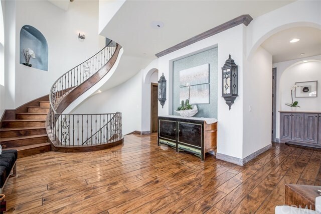 Building Photo - 736 Esplanade