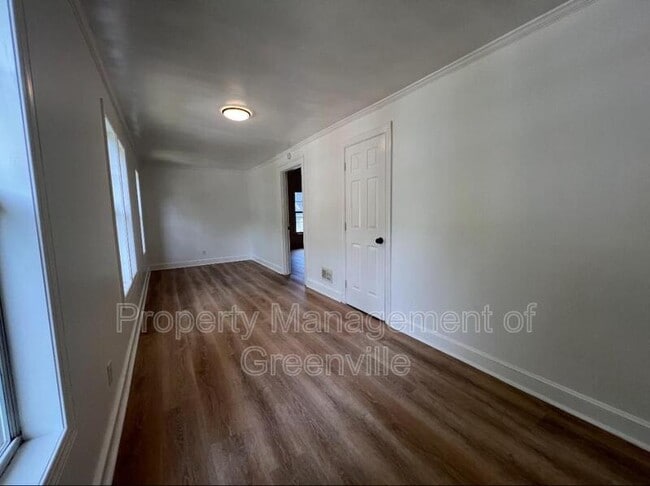 Building Photo - 17 Henry St