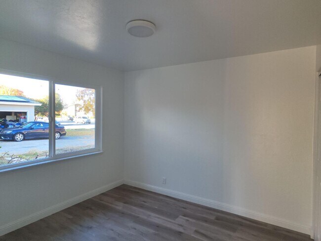 Building Photo - 6912 Bollinger Rd