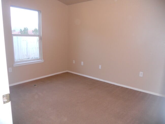 Building Photo - 3 Bedroom 2 Bath With A Mountain View Home!