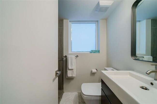 Building Photo - 390 Windsor Pkwy