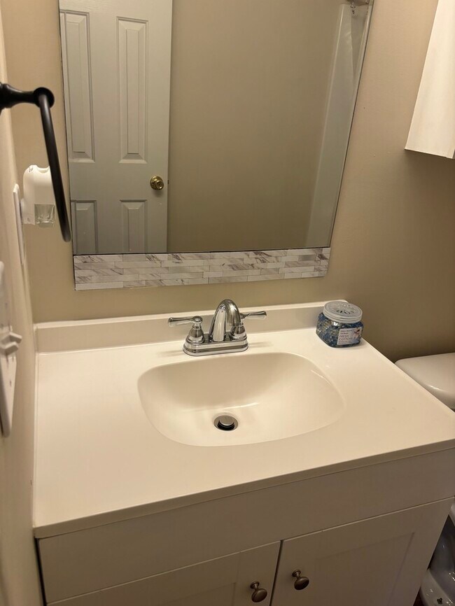 Building Photo - 162 W Hampton St