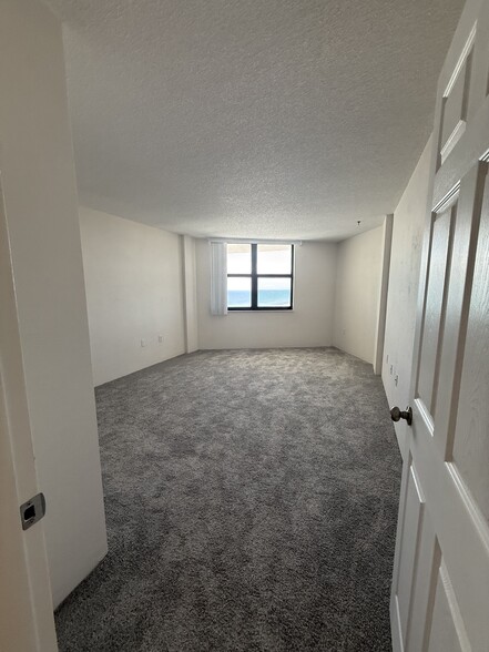 Building Photo - 1415 Ocean Shore Blvd