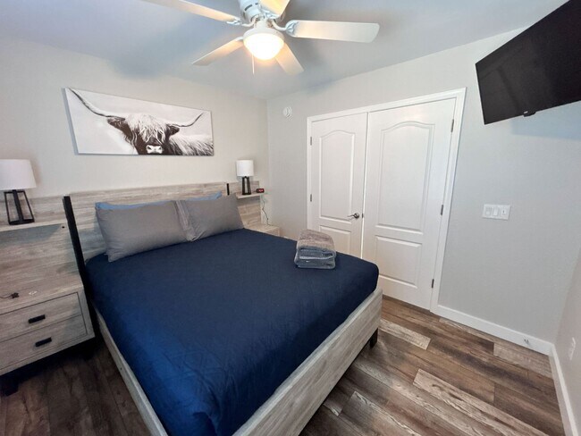 Building Photo - Beautiful fully furnished 4-bedroom, 2.5-bath home located near downtown Gilbert!