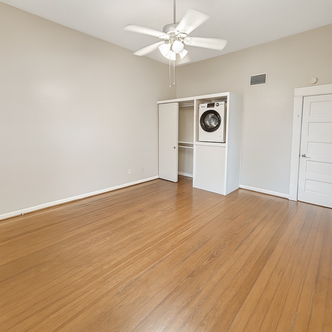 Building Photo - 110 E 30th St