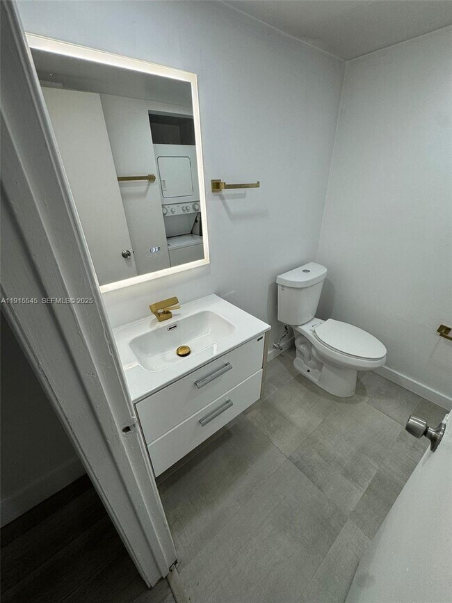 Building Photo - 20860 San Simeon Way