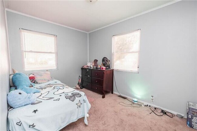 Building Photo - Fantastic 3bd/2ba home! Let yourself in!
