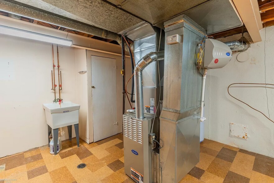 Building Photo - 25100 Marilyn Ave