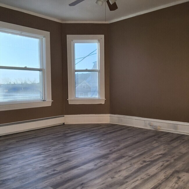 Building Photo - 517-519 Second St