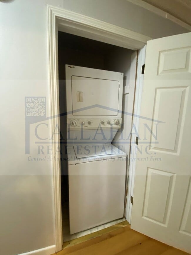Building Photo - 2 Bedroom Duplex