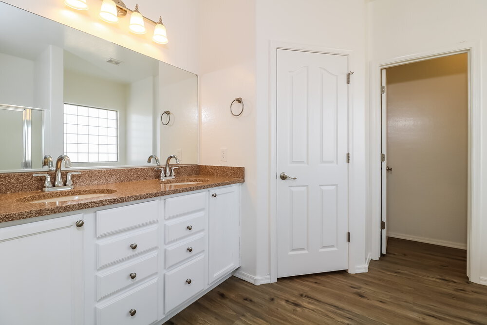 Building Photo - 6095 S 255th Dr
