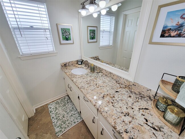 Building Photo - 2115 Forest Oaks Dr