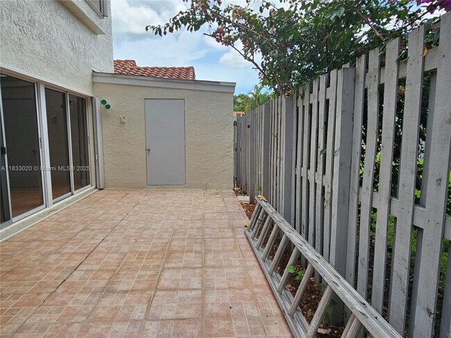 Building Photo - 1359 Springside Dr
