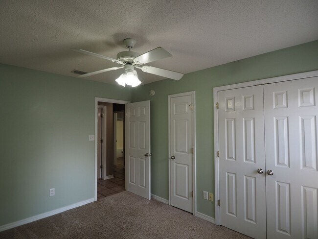 Building Photo - Gulf Shores Cottage close to park and schools!