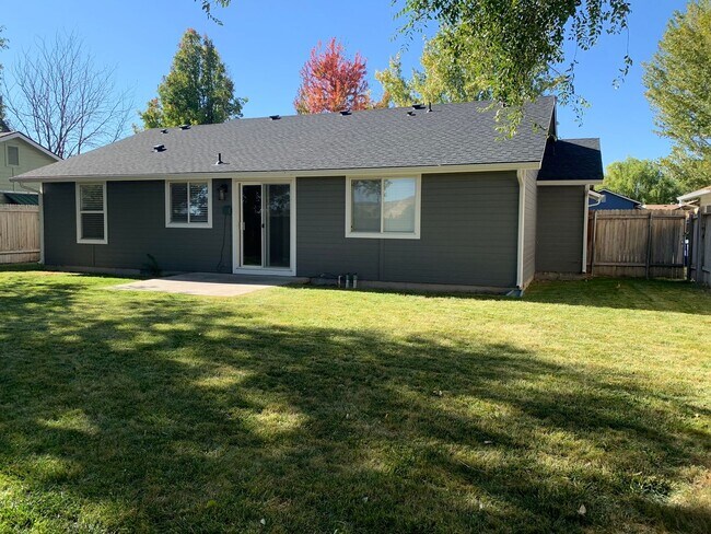 Building Photo - Charming 3 bed 2 bath home in a quiet Boise Neighborhood just off Glenwood and Hill Rd.