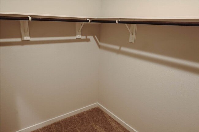 Building Photo - 16 Courageous Side Way