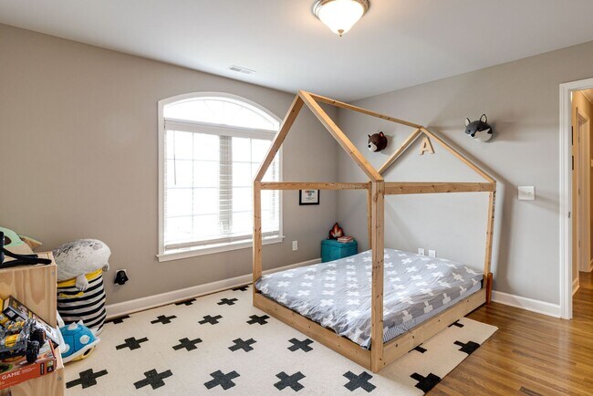 Building Photo - 4 Bedroom, 3 Bath Home w/ Backyard and 2 Car Garage