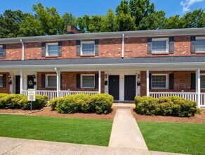 Building Photo - Cozy condo located in the Williamsburg on Commonwealth community minutes from Plaza Midwood!