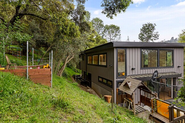 Building Photo - 20932 Canyon Trl